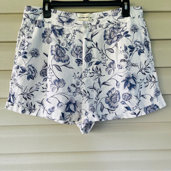 Cynthia Rowley 100% Linen Blue and White Floral Cuffed Shorts Size 12 - Picture 3 of 9